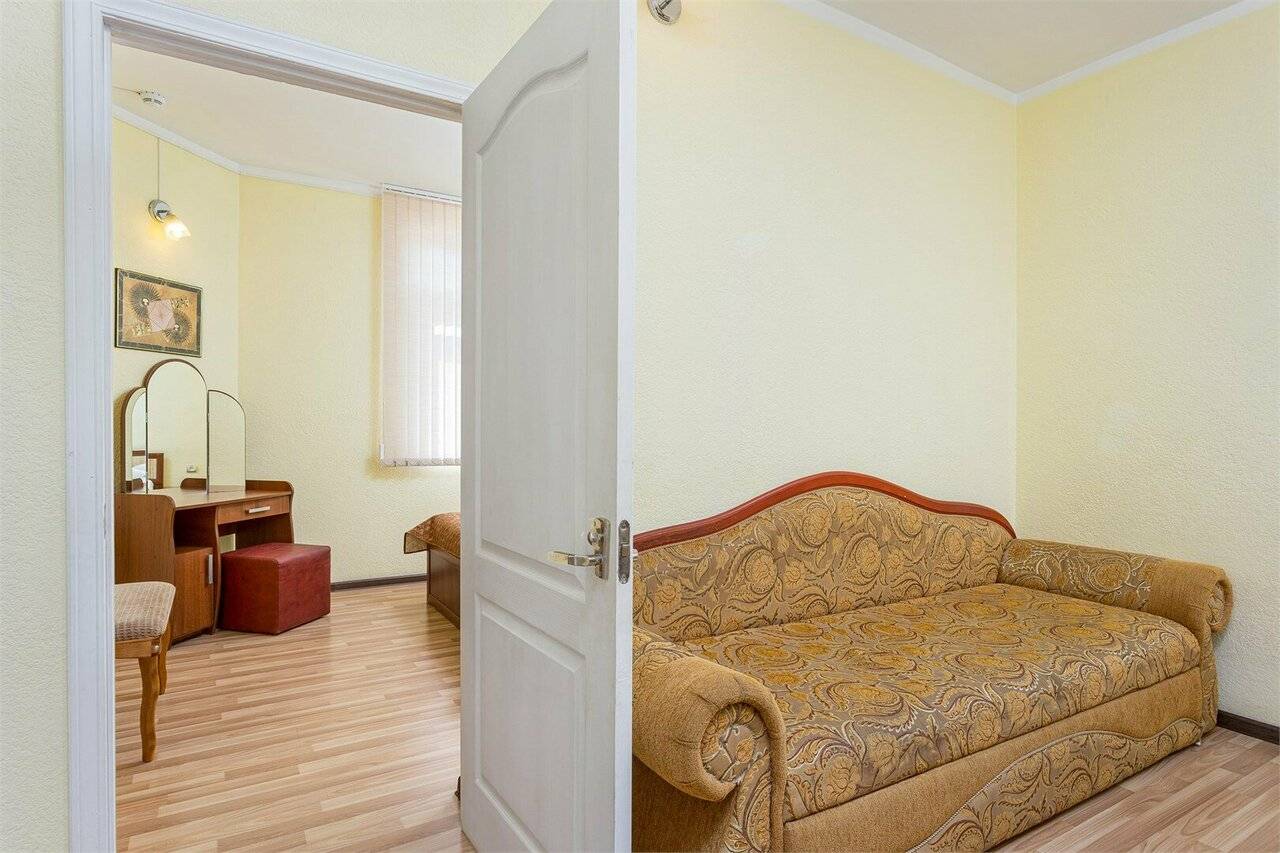 Фотографии номера Двухместный номер с 1 кроватью и балконом в Гостинице Русич Анапа
