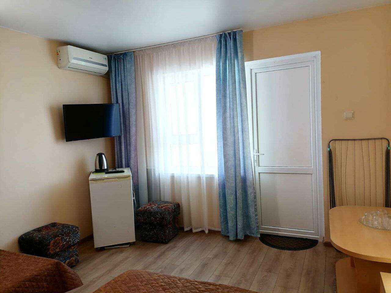 Фотографии номера Трехместный номер в Гостинице Русич Анапа