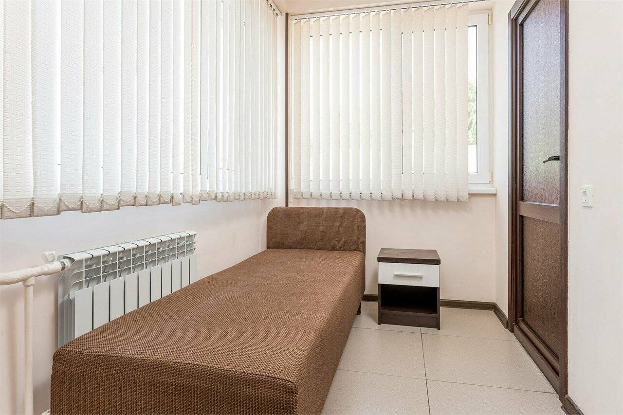 Фотографии номера Трехместный номер с балконом в Гостинице Русич Анапа