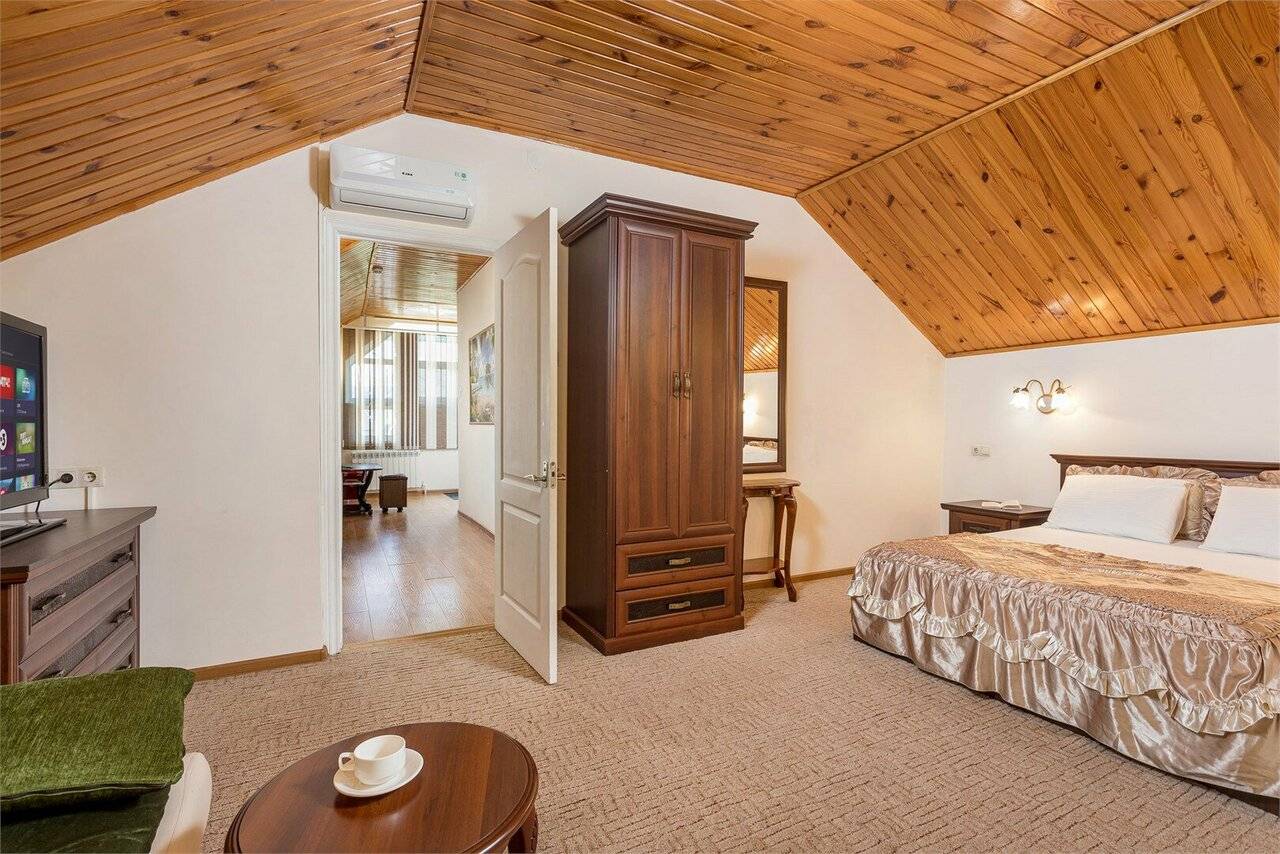 Фотографии номера Апартаменты с балконом в Гостинице Русич Анапа