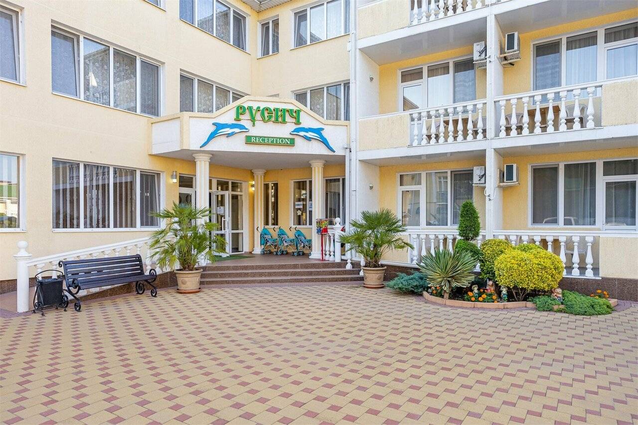 Фотографии номера Стандартный двухместный номер с 1 кроватью или 2 отдельными кроватями и балконом в Гостинице Русич Анапа