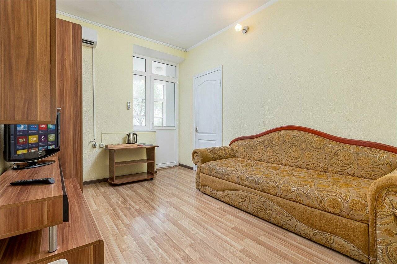 Фотографии номера Двухместный номер с 1 кроватью и балконом в Гостинице Русич Анапа