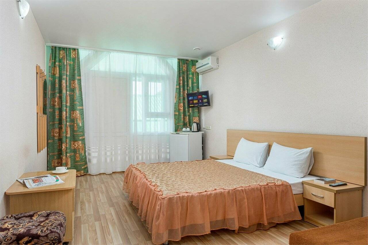 Фотографии номера Стандартный двухместный номер с 1 кроватью или 2 отдельными кроватями в Гостинице Русич Анапа