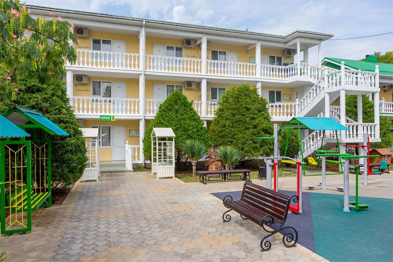 Фотографии номера Трехместный номер в Гостинице Русич Анапа