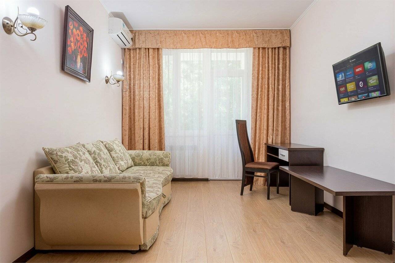 Фотографии номера Улучшенный двухместный номер с 1 кроватью в Гостинице Русич Анапа