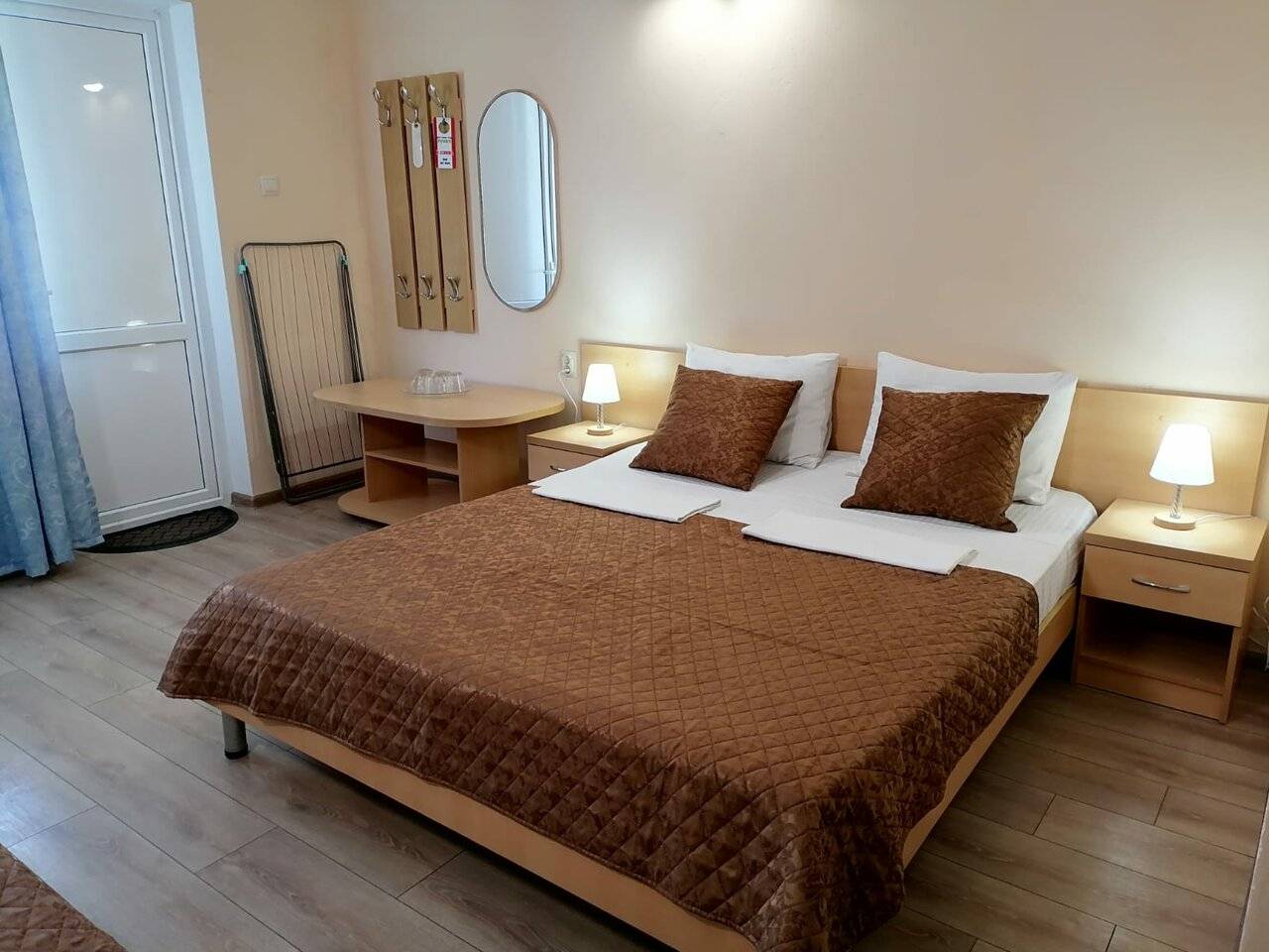 Фотографии номера Двухместный номер с 1 кроватью или 2 отдельными кроватями в Гостинице Русич Анапа