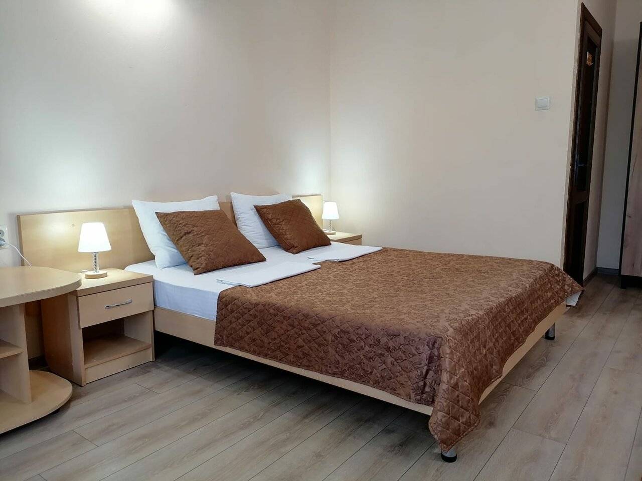 Фотографии номера Двухместный номер с 1 кроватью или 2 отдельными кроватями в Гостинице Русич Анапа