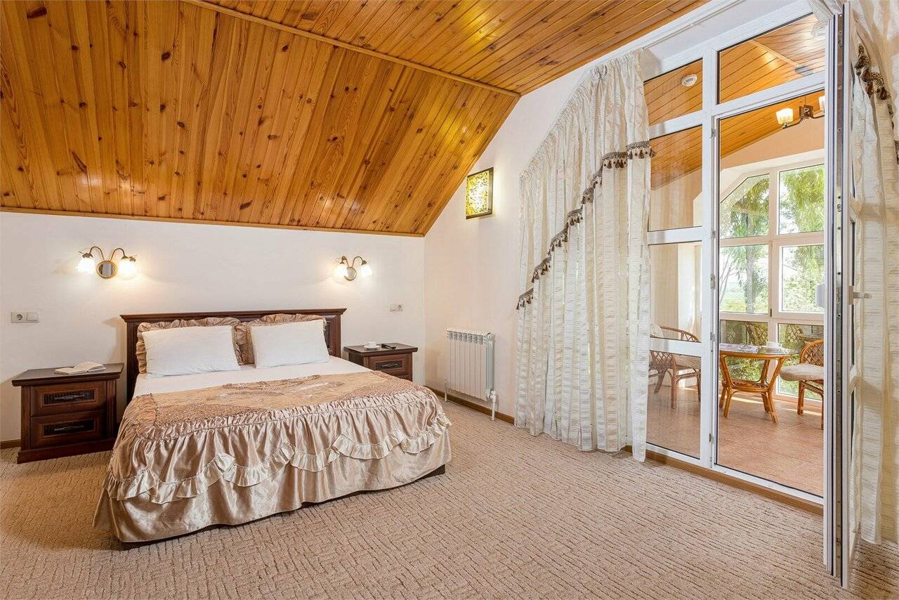 Фотографии номера Апартаменты с балконом в Гостинице Русич Анапа